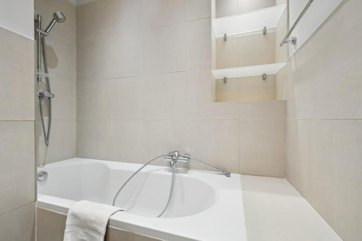 1Br Champs-Elysees - Cityapartmentstay Párizs Kültér fotó