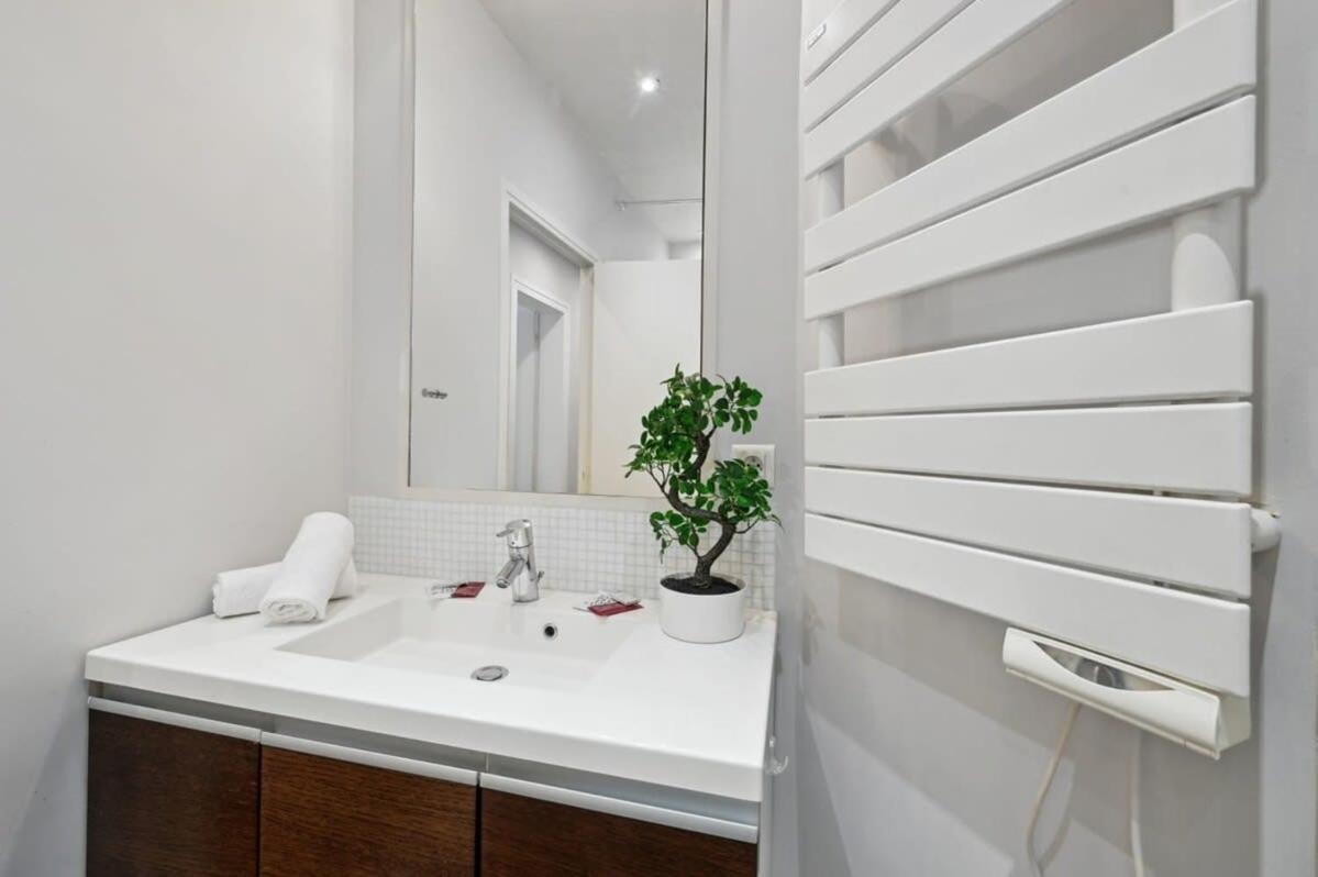 1Br Champs-Elysees - Cityapartmentstay Párizs Kültér fotó